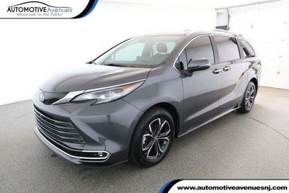 Used 2025 Toyota Sienna Platinum