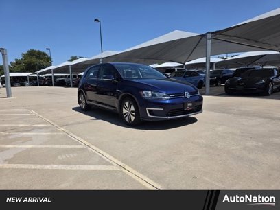 Used 2017 Volkswagen e-Golf SE w/ DC Fast Charging Package