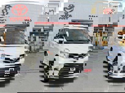Used 2020 Toyota Sienna XLE