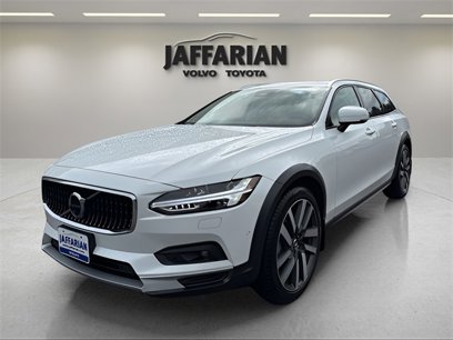 Used 2025 Volvo V90 B6 Cross Country Plus w/ Protection Package Premier