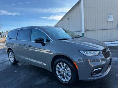 New 2025 Chrysler Pacifica Select