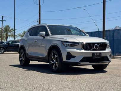 Used 2025 Volvo XC40 B5 Core