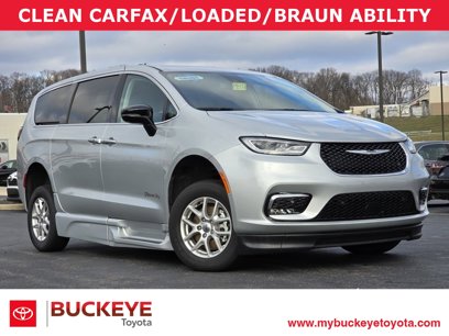 Used 2024 Chrysler Pacifica Touring-L