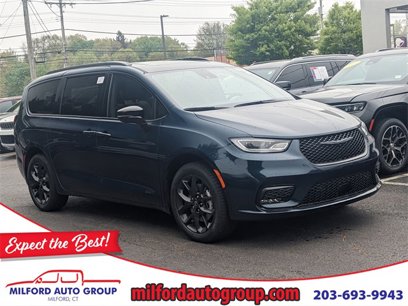 New 2025 Chrysler Pacifica Limited