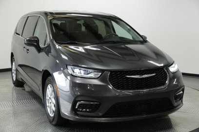 Used 2023 Chrysler Pacifica Touring-L