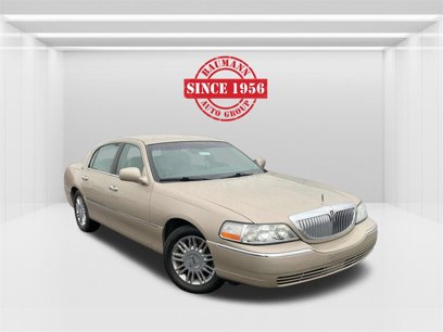Used 2010 Lincoln Town Car Signature Limited