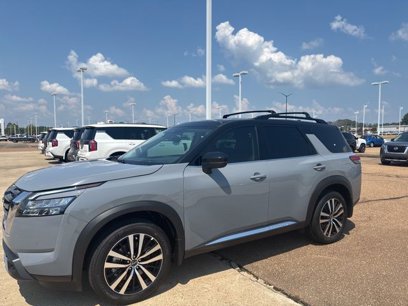 New 2025 Nissan Pathfinder Platinum w/ Cargo Package