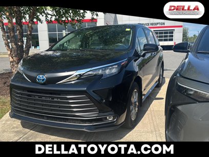 New 2025 Toyota Sienna XLE