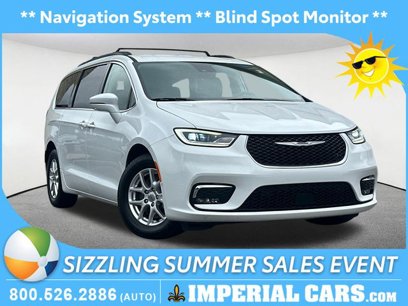 Used 2022 Chrysler Pacifica Touring-L w/ Uconnect Theater Family Group