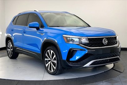 Certified 2022 Volkswagen Taos SE w/ Panoramic Sunroof Package