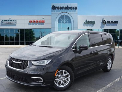 Used 2023 Chrysler Pacifica Touring-L