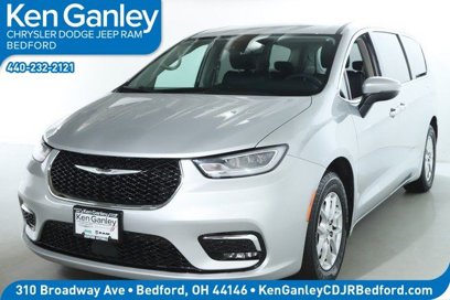 Used 2023 Chrysler Pacifica Touring-L