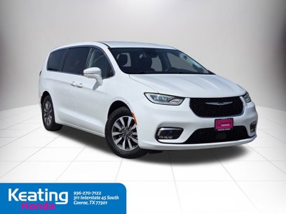 Used 2022 Chrysler Pacifica Touring-L w/ Uconnect Theater Family Group