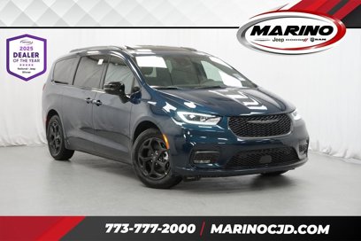 New 2025 Chrysler Pacifica Select
