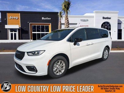 New 2025 Chrysler Pacifica Select