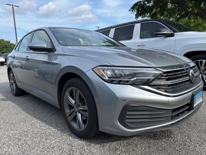 Used 2022 Volkswagen Jetta SE w/ Panoramic Sunroof Package