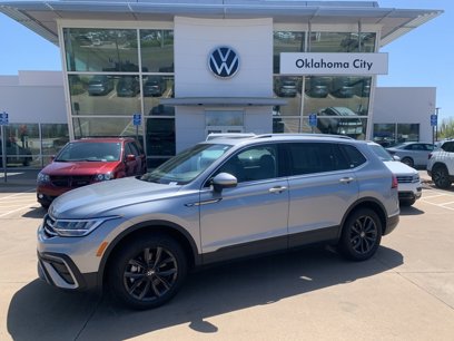 Used 2024 Volkswagen Tiguan SE w/ Panoramic Sunroof Package