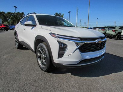 New 2025 Chevrolet Trax LT w/ Driver Confidence Package