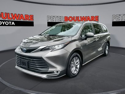 Used 2022 Toyota Sienna XLE