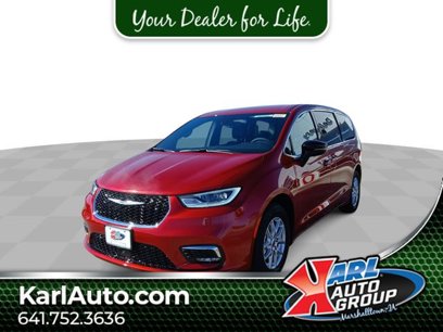 New 2025 Chrysler Pacifica Select
