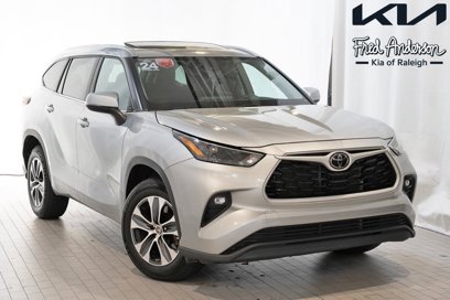 Used 2024 Toyota Highlander LE
