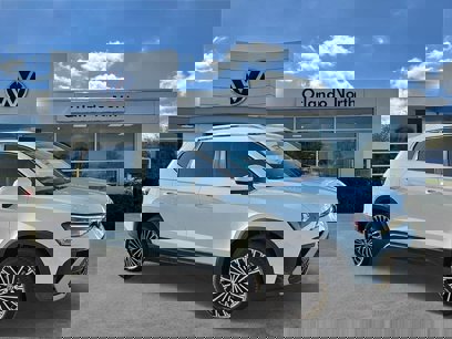 New 2025 Volkswagen Taos SE