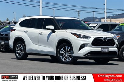 Used 2021 Toyota Highlander XLE