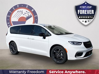 New 2026 Chrysler Pacifica Select