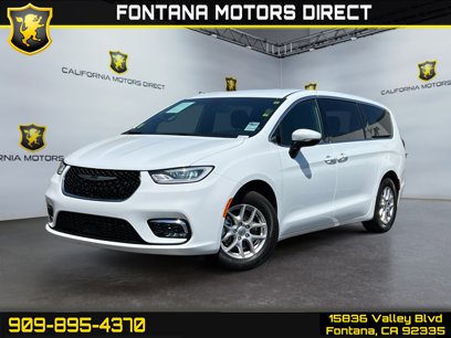 Used 2023 Chrysler Pacifica Touring