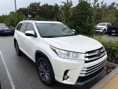 Used 2019 Toyota Highlander SE