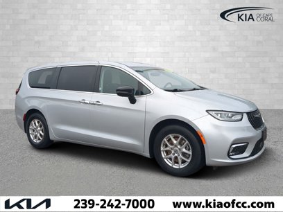 Used 2024 Chrysler Pacifica Touring-L