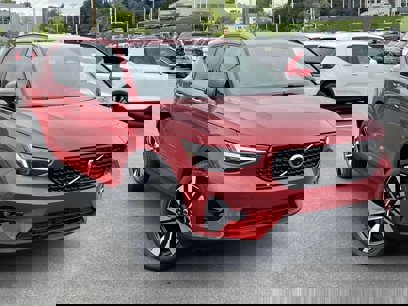 New 2025 Volvo XC40 B5 Ultra w/ Protection Package