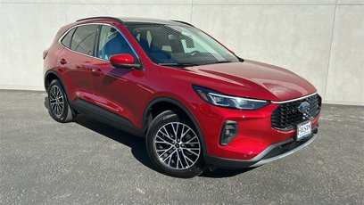 New 2025 Ford Escape SE w/ PHEV Premium Package