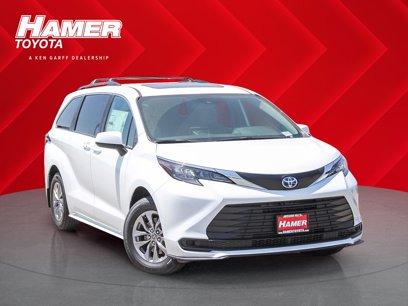 New 2025 Toyota Sienna LE