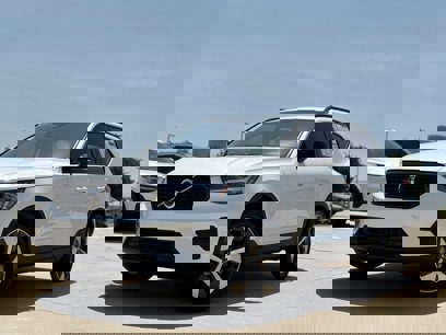 New 2026 Volvo XC40 B4 Core w/ Protection Package Premier