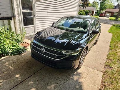 Used 2024 Volkswagen Jetta SE w/ Panoramic Sunroof Package