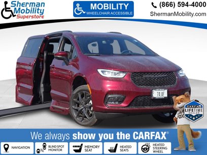 Used 2023 Chrysler Pacifica Touring-L w/ Uconnect Theater Family Group