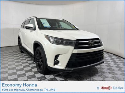 Used 2019 Toyota Highlander SE w/ Phone Cable & Charge Package