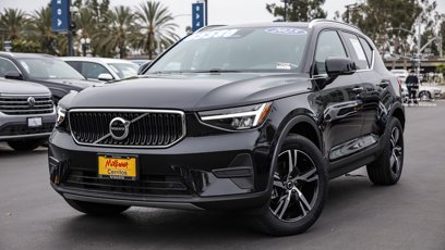 Used 2025 Volvo XC40 B5 Core