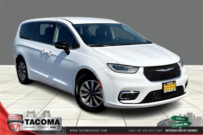 Used 2024 Chrysler Pacifica Select