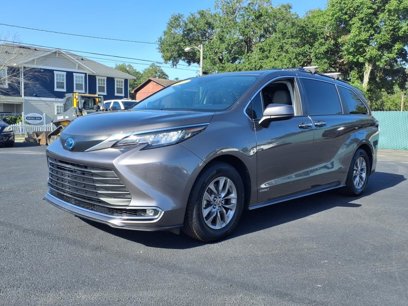 Used 2021 Toyota Sienna XLE w/ XLE Plus Package