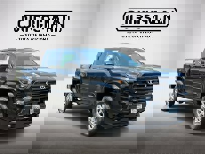 New 2025 Toyota Tacoma SR5