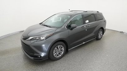 New 2025 Toyota Sienna XLE