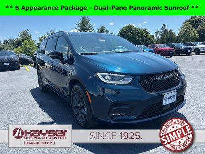 New 2025 Chrysler Pacifica Limited
