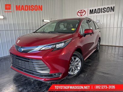 New 2025 Toyota Sienna LE w/ LE Plus Package