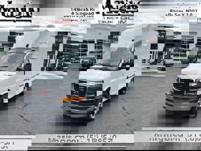New 2025 GMC Savana 3500 w/ Power Convenience Package