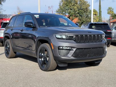 New 2025 Jeep Grand Cherokee Limited w/ Black Appearance Package