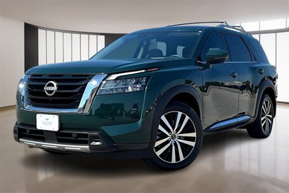 Used 2024 Nissan Pathfinder Platinum w/ Cargo Package