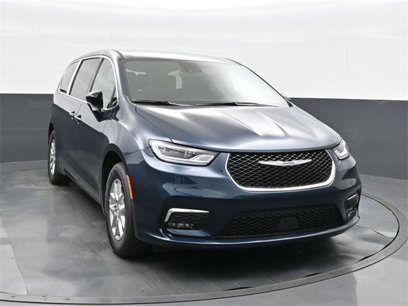 New 2025 Chrysler Pacifica Select
