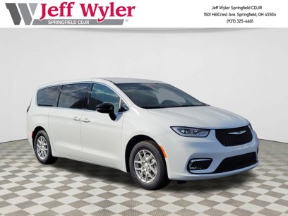 New 2026 Chrysler Pacifica Select
